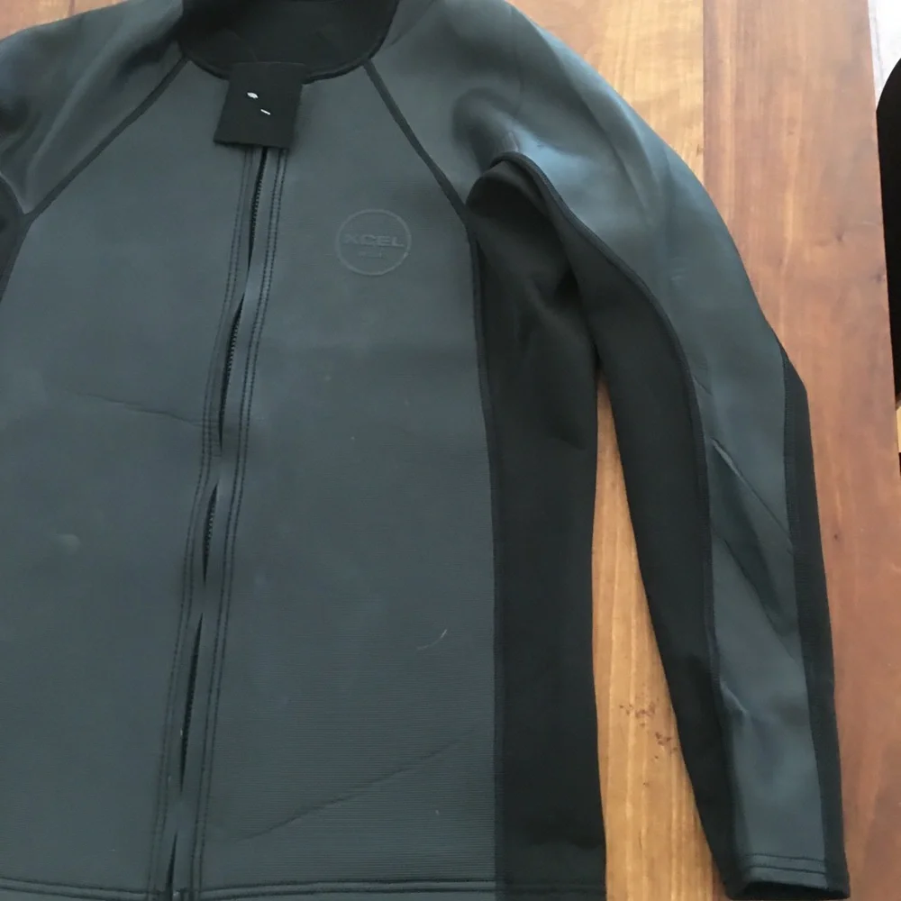 XCEL Men's Front-Zip Long Sleeve Swim Rash Guard in Black Brand New